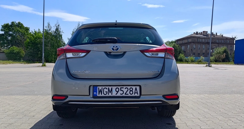 Toyota Auris cena 64990 przebieg: 97200, rok produkcji 2018 z Świnoujście małe 67